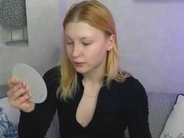 Ellie_Royce Chaturbate stream image from March 19, 2025