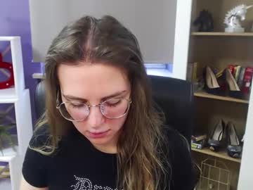 Blackrosezoey Chaturbate stream image from March 19, 2025
