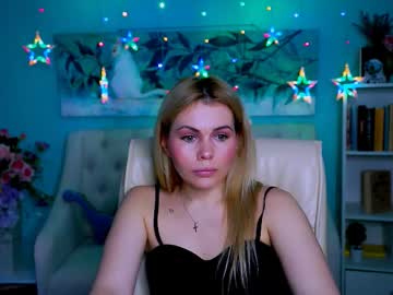 Loricarroll Chaturbate stream image from March 19, 2025