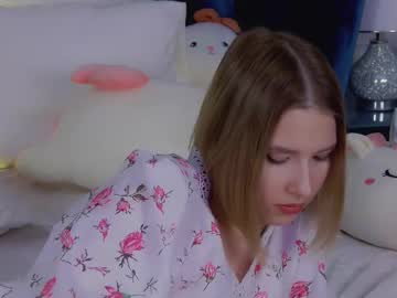 Lililinn Chaturbate stream image from March 19, 2025