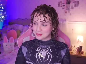 Angelytaxx Chaturbate stream image from March 19, 2025
