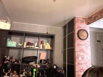 June_Moves Chaturbate stream image from March 19, 2025