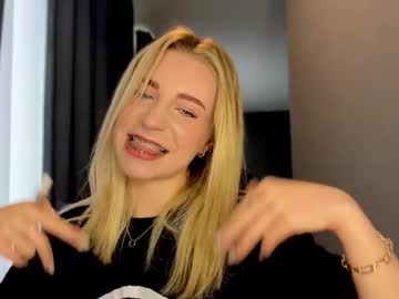 Valeria_Shydreamer Chaturbate stream image from March 19, 2025