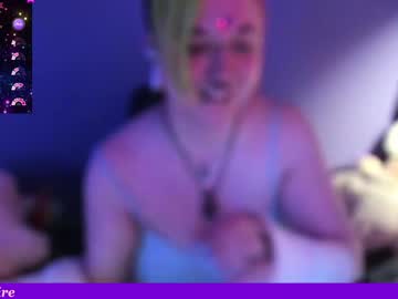 Yumigummybear Chaturbate stream image from March 19, 2025
