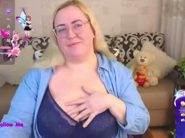Ginesia Chaturbate stream image from March 19, 2025