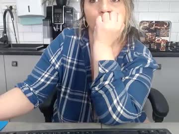 Mojjo_Erika Chaturbate stream image from March 19, 2025