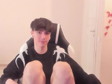 Stralght_Twinks Chaturbate stream image from March 19, 2025