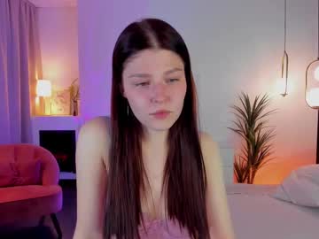 Estherross Chaturbate stream image from March 19, 2025