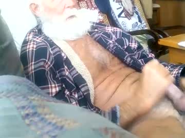 Beardbushy Chaturbate stream image from March 19, 2025