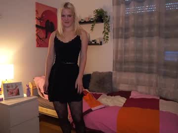 Merrilyn__ Chaturbate stream image from March 19, 2025