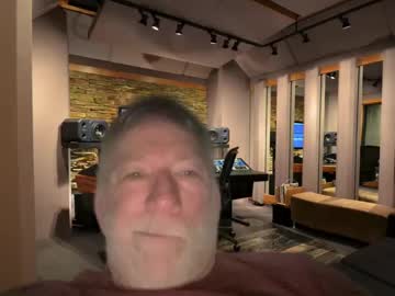 Twohandluke Chaturbate stream image from March 19, 2025