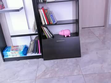 Yenlo01 Chaturbate stream image from March 19, 2025