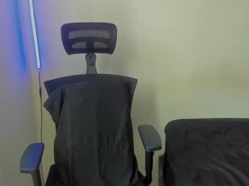Adonisknigh Chaturbate stream image from March 19, 2025