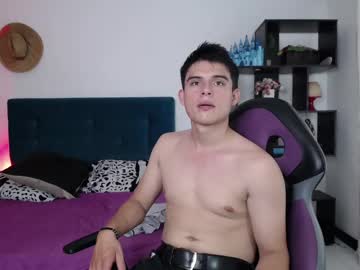 Invincible2002 Chaturbate stream image from March 19, 2025