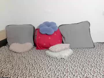 Ellyslimdoll Chaturbate stream image from March 19, 2025