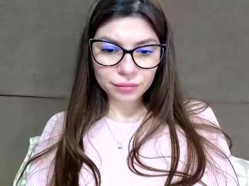 Jullyenn Chaturbate stream image from March 19, 2025