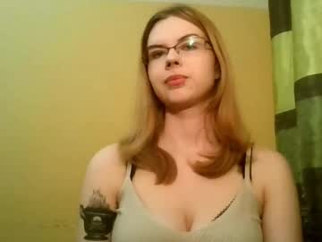 Aileenbest Chaturbate stream image from March 19, 2025