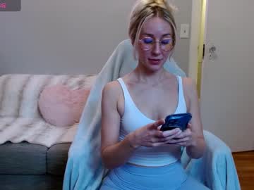 Candicamgirl stream image from March 19, 2025