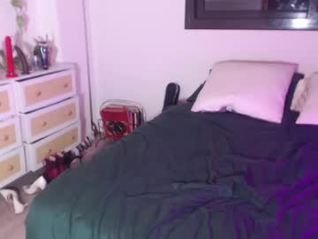 Kristenwylde Chaturbate stream image from March 19, 2025