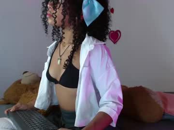 Lucie_Petite Chaturbate stream image from March 19, 2025
