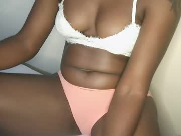 Queen_Beib Chaturbate stream image from March 19, 2025