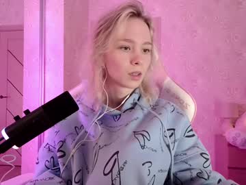 Yourlilian Chaturbate stream image from March 19, 2025