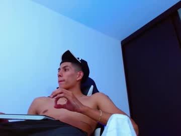 Calavalerio Chaturbate stream image from March 19, 2025