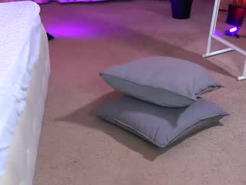 Chicaora Chaturbate stream image from March 19, 2025