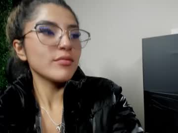 Stephaniebennet Chaturbate stream image from March 19, 2025