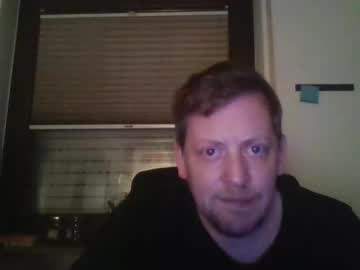 Blonde32m Chaturbate stream image from March 19, 2025