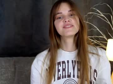 Cranberrymmm Chaturbate stream image from March 20, 2025
