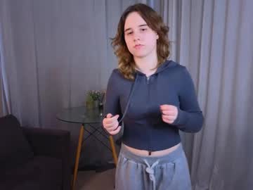 Gwenhallett Chaturbate stream image from March 20, 2025