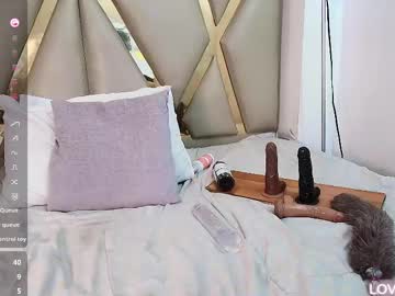 Kinkyhousewifee_ Chaturbate stream image from March 20, 2025