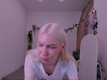 Mollyvolgyar Chaturbate stream image from March 20, 2025