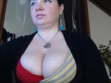 Amorelara Chaturbate stream image from March 20, 2025