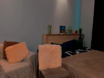 Foxyysara Chaturbate stream image from March 20, 2025