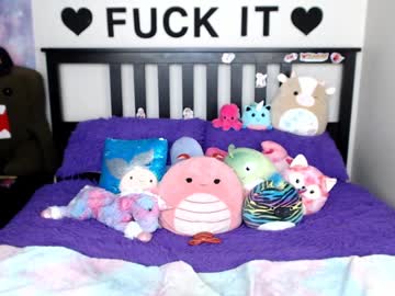 Mackenziewolfe Chaturbate stream image from March 20, 2025