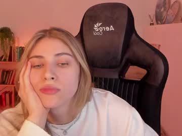 Elliecutes Chaturbate stream image from March 20, 2025