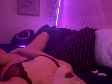 Mollyyxx Chaturbate stream image from March 20, 2025