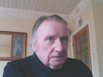Quathead Chaturbate stream image from March 20, 2025