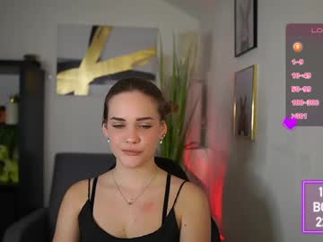 Skyla_Novea Chaturbate stream image from March 20, 2025