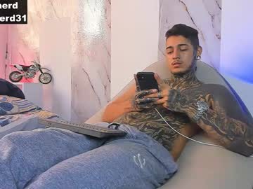Jaxxxonherd Chaturbate stream image from March 20, 2025