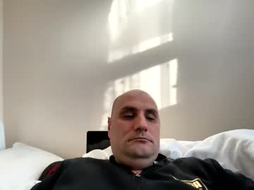 Alexbgkl Chaturbate stream image from March 20, 2025