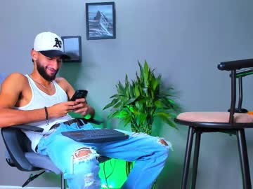 Stev_Velez Chaturbate stream image from March 20, 2025