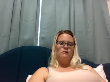 Jeuelz1 Chaturbate stream image from March 20, 2025