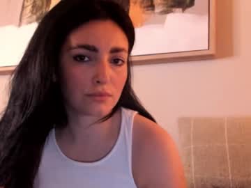 Tinapretty Chaturbate stream image from March 21, 2025