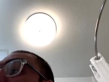 Wetmybeardplz Chaturbate stream image from March 21, 2025