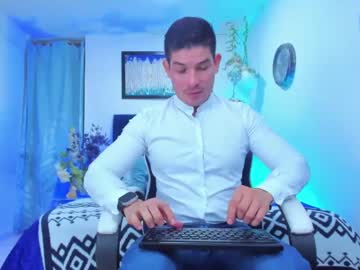 Andrewstelee Chaturbate stream image from March 21, 2025