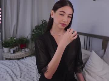 Henriettaheldreth Chaturbate stream image from March 21, 2025