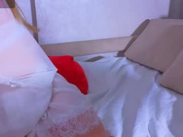 Yourevvie Chaturbate stream image from March 21, 2025